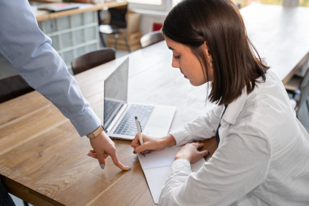 porucheniye-rabotniku-dopolnitelnoi-raboty